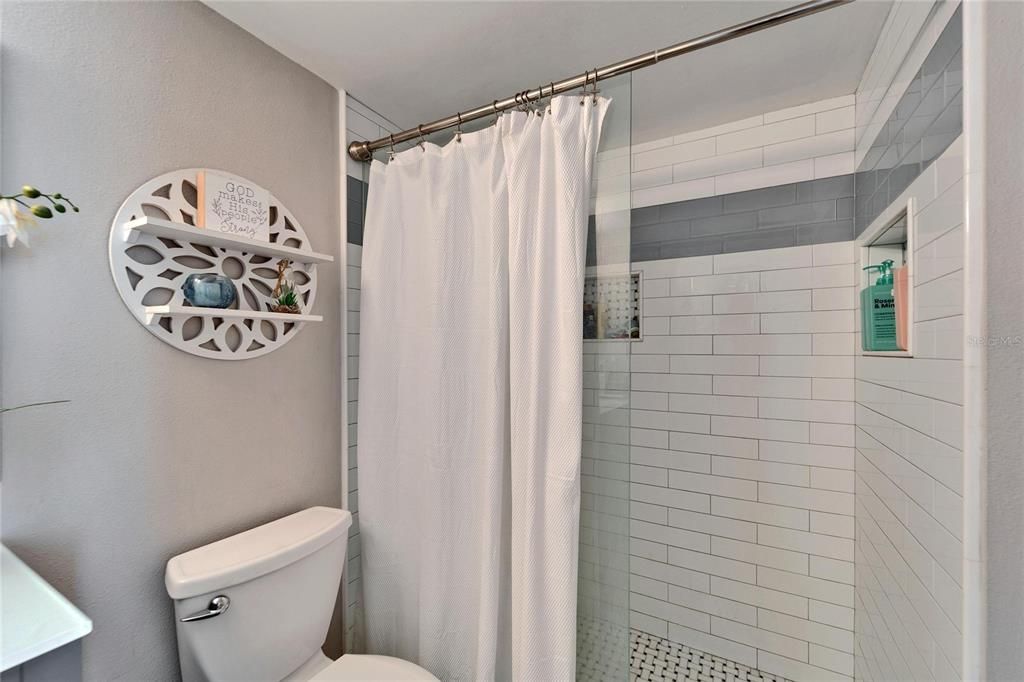 На продажу: $349,999 (1 спален, 1 ванн, 940 Квадратных фут)