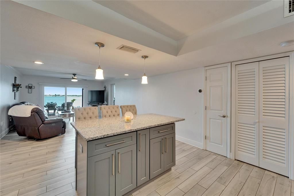 На продажу: $349,999 (1 спален, 1 ванн, 940 Квадратных фут)