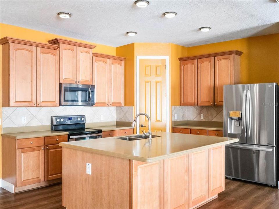 На продажу: $669,000 (6 спален, 4 ванн, 4476 Квадратных фут)