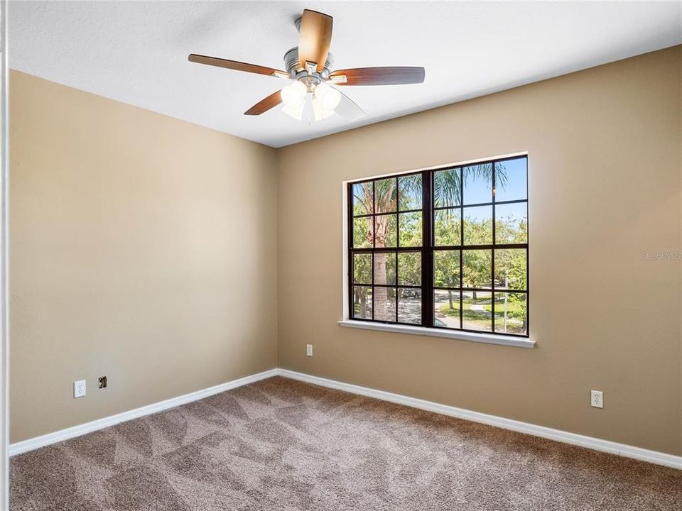 На продажу: $669,000 (6 спален, 4 ванн, 4476 Квадратных фут)