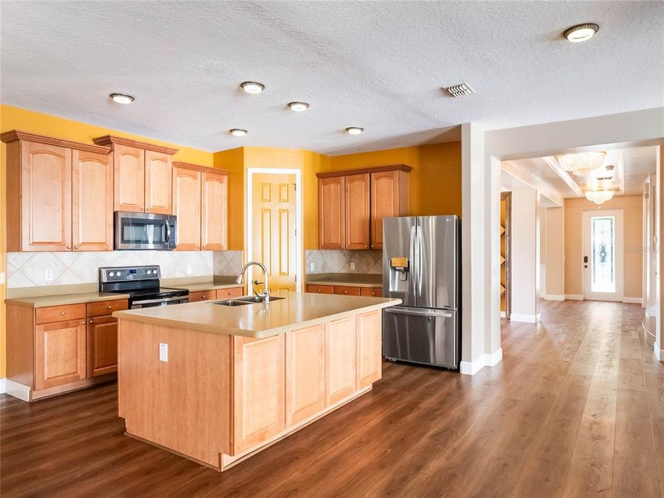 На продажу: $669,000 (6 спален, 4 ванн, 4476 Квадратных фут)