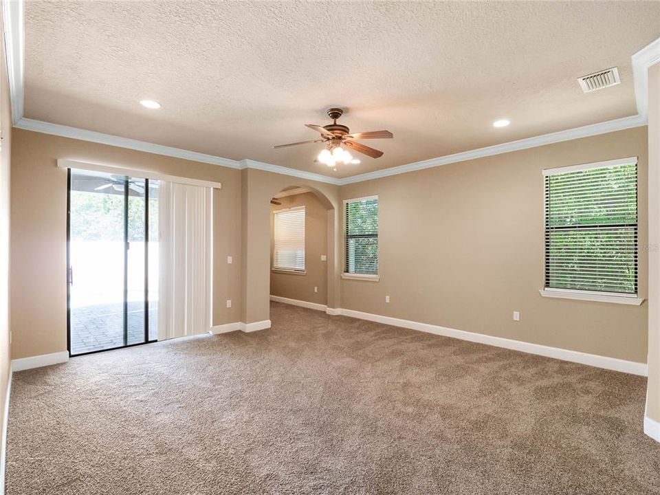 На продажу: $669,000 (6 спален, 4 ванн, 4476 Квадратных фут)