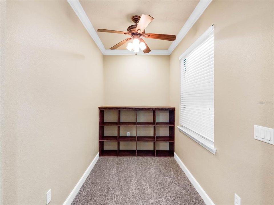 На продажу: $669,000 (6 спален, 4 ванн, 4476 Квадратных фут)