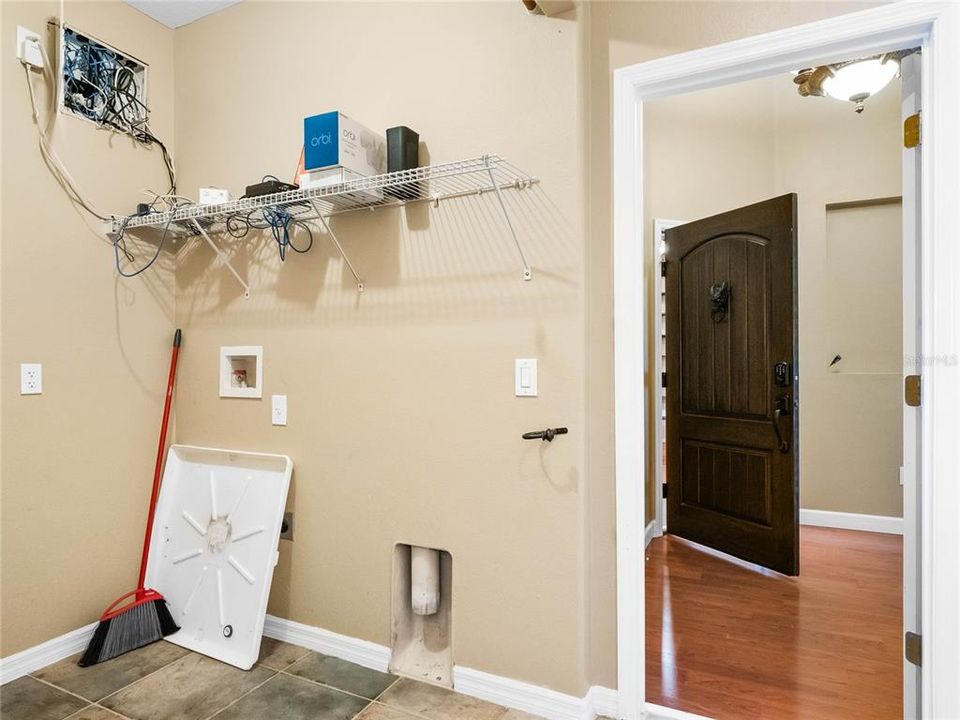 На продажу: $669,000 (6 спален, 4 ванн, 4476 Квадратных фут)