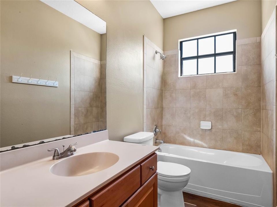 На продажу: $669,000 (6 спален, 4 ванн, 4476 Квадратных фут)