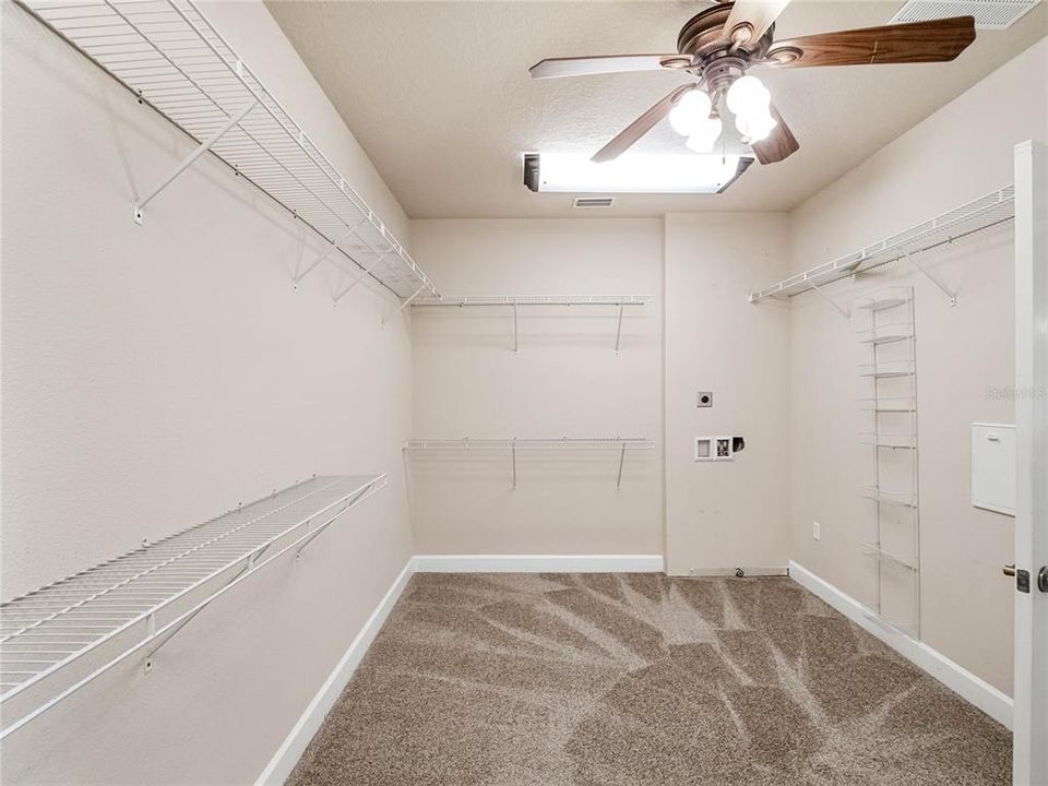 На продажу: $669,000 (6 спален, 4 ванн, 4476 Квадратных фут)