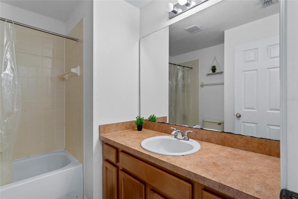 合同活跃: $290,000 (3 贝兹, 2 浴室, 1824 平方英尺)