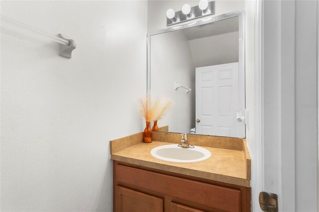 合同活跃: $290,000 (3 贝兹, 2 浴室, 1824 平方英尺)