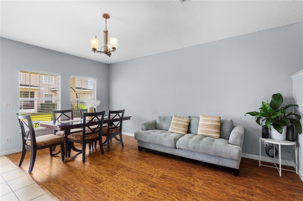 合同活跃: $290,000 (3 贝兹, 2 浴室, 1824 平方英尺)