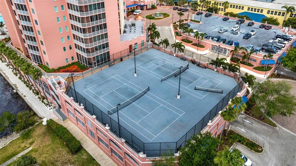 For Sale: $825,000 (3 beds, 2 baths, 1543 Square Feet)