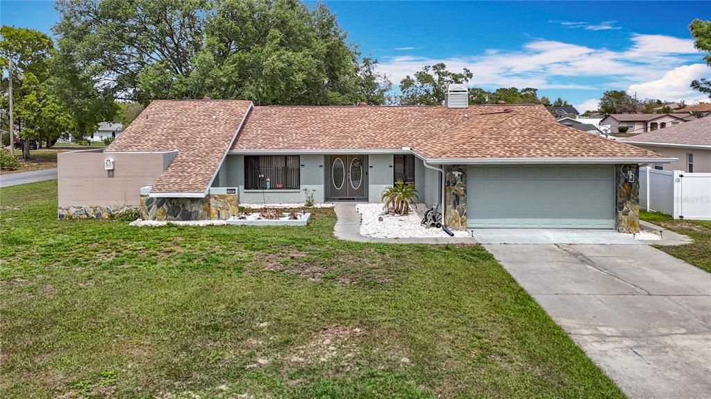 Recently Sold: $335,000 (3 beds, 2 baths, 2014 Square Feet)