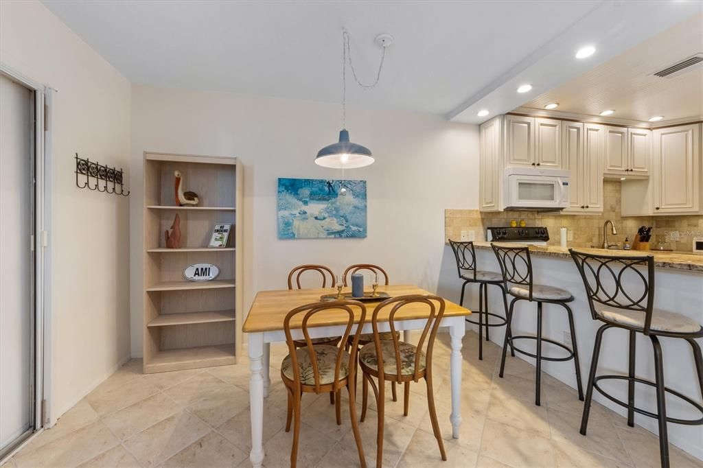 For Sale: $408,490 (1 beds, 1 baths, 594 Square Feet)