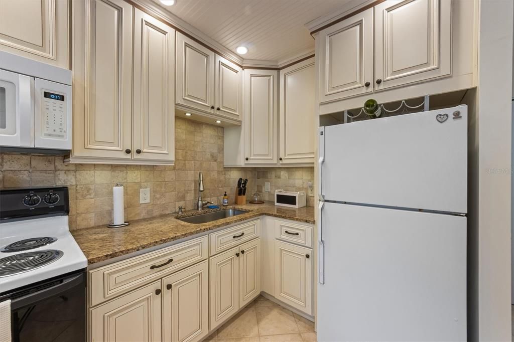 For Sale: $408,490 (1 beds, 1 baths, 594 Square Feet)