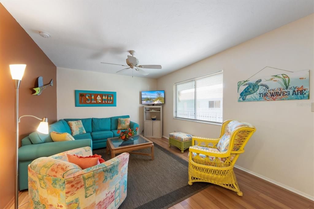 For Sale: $408,490 (1 beds, 1 baths, 594 Square Feet)