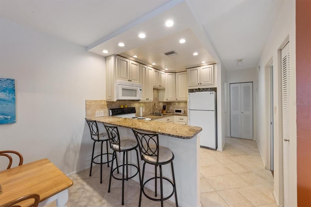 For Sale: $408,490 (1 beds, 1 baths, 594 Square Feet)
