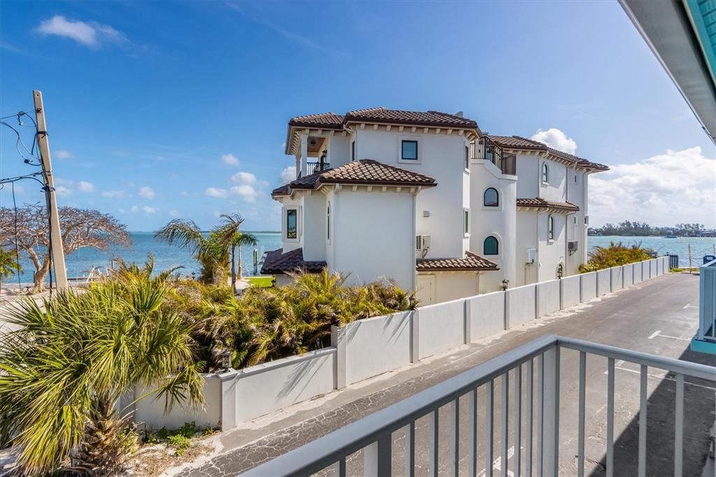 For Sale: $408,490 (1 beds, 1 baths, 594 Square Feet)