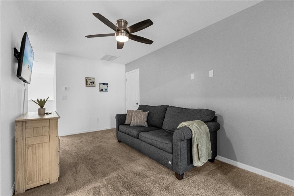 En Venta: $490,000 (4 camas, 4 baños, 2145 Pies cuadrados)