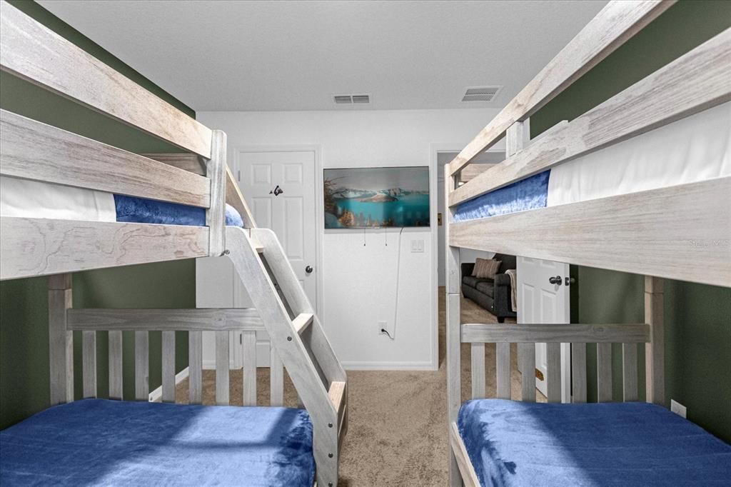 En Venta: $490,000 (4 camas, 4 baños, 2145 Pies cuadrados)