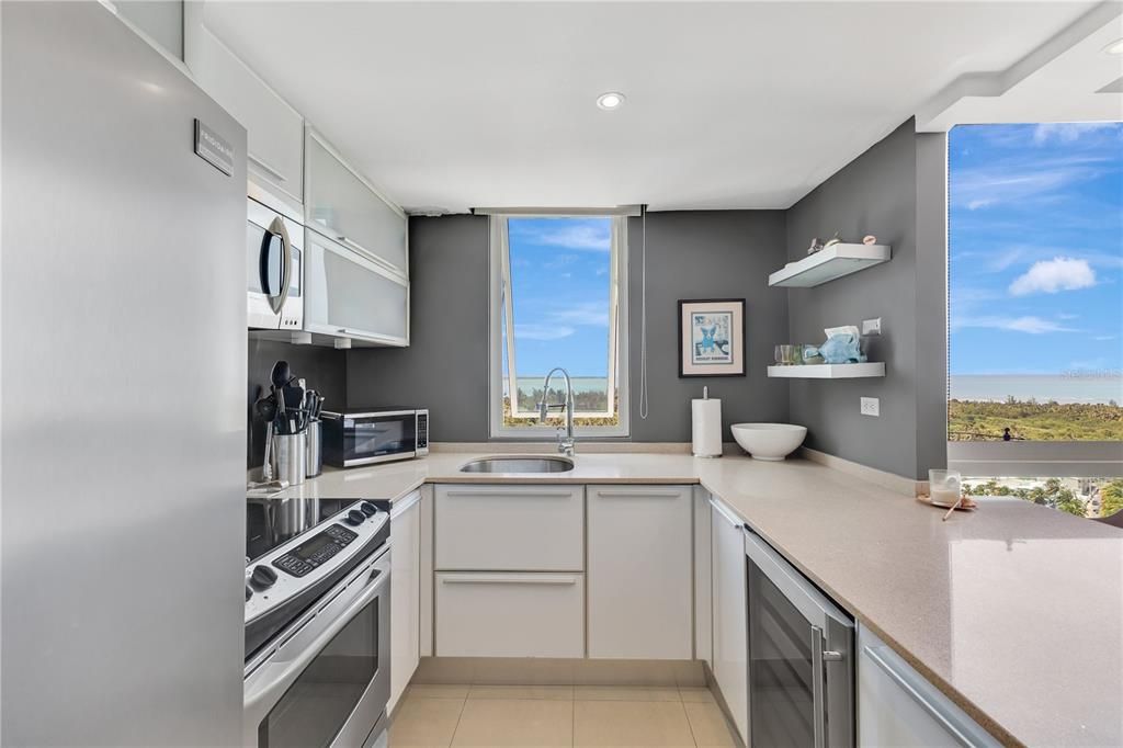 Active With Contract: $560,000 (2 beds, 2 baths, 1235 Square Feet)