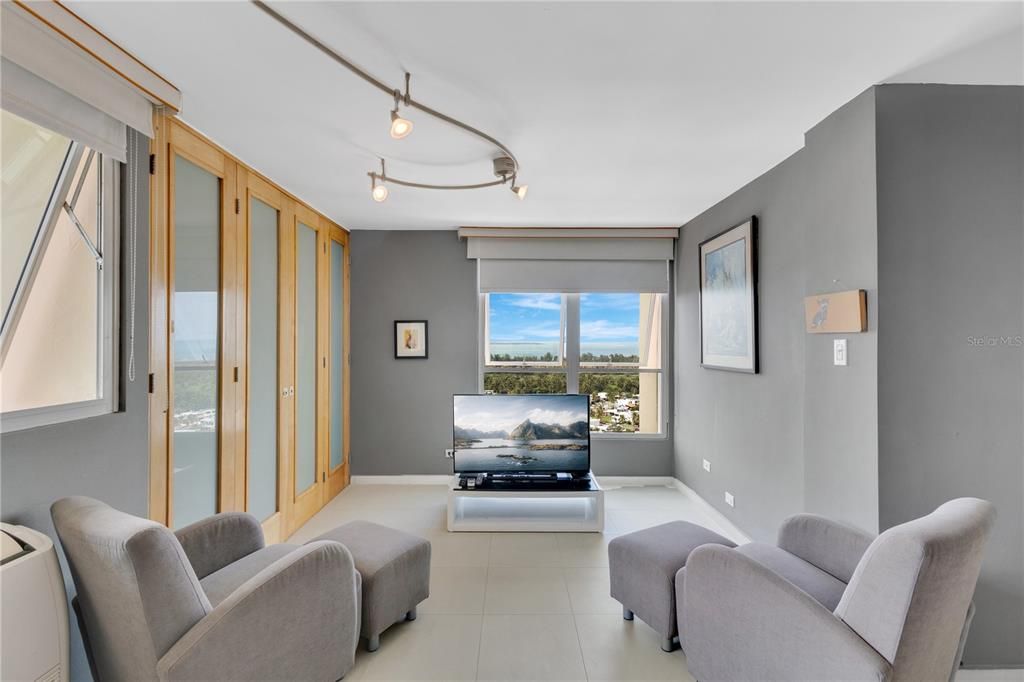 Active With Contract: $560,000 (2 beds, 2 baths, 1235 Square Feet)