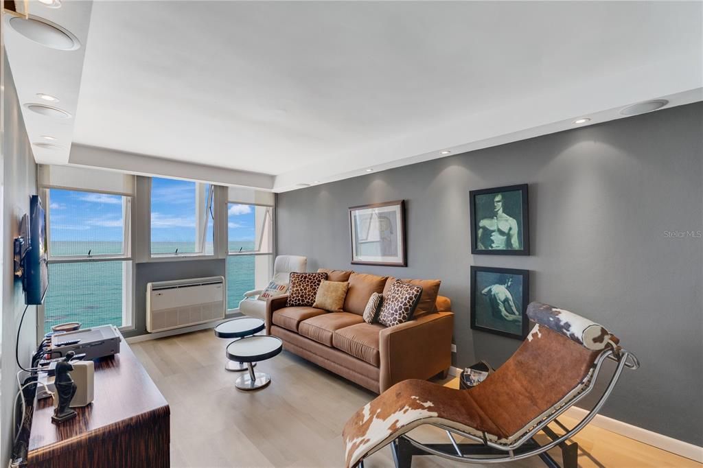 Active With Contract: $560,000 (2 beds, 2 baths, 1235 Square Feet)