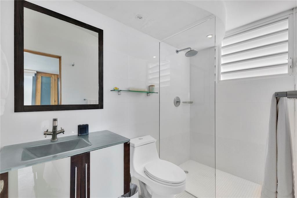 Active With Contract: $560,000 (2 beds, 2 baths, 1235 Square Feet)