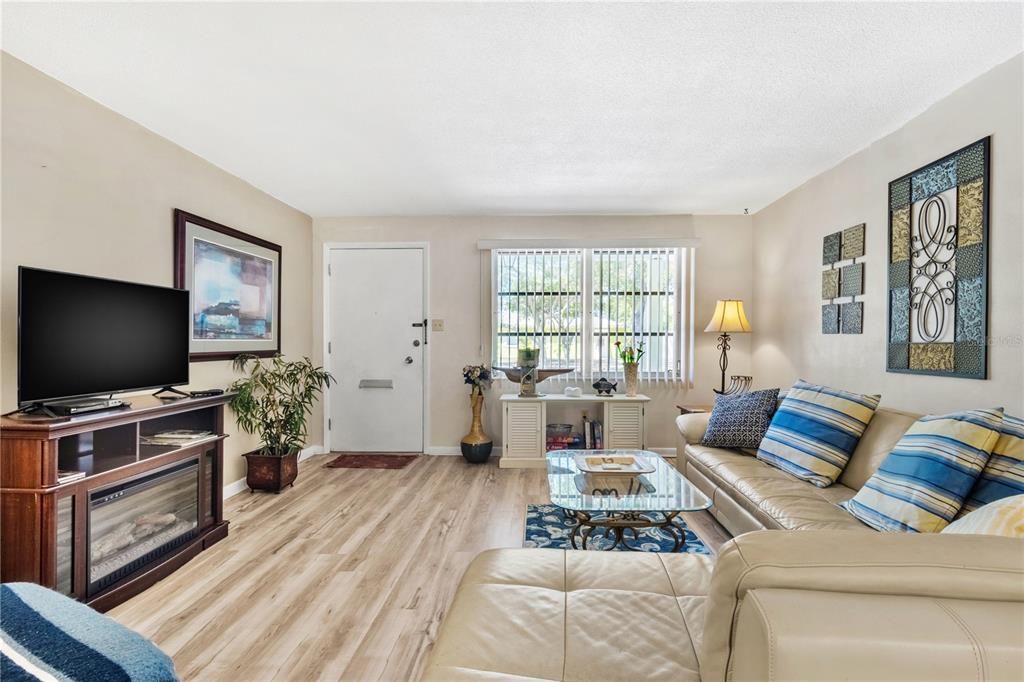 В аренду: $3,500 (2 спален, 2 ванн, 1290 Квадратных фут)