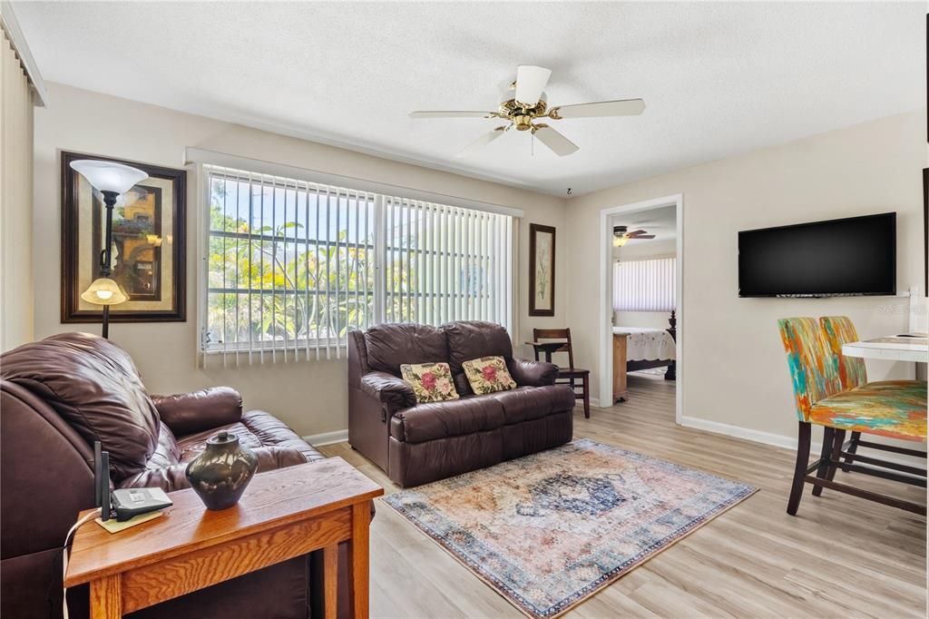 В аренду: $3,500 (2 спален, 2 ванн, 1290 Квадратных фут)