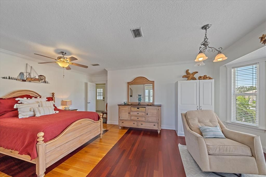 For Sale: $1,500,000 (5 beds, 4 baths, 4054 Square Feet)