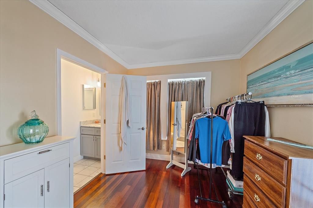 For Sale: $1,500,000 (5 beds, 4 baths, 4054 Square Feet)