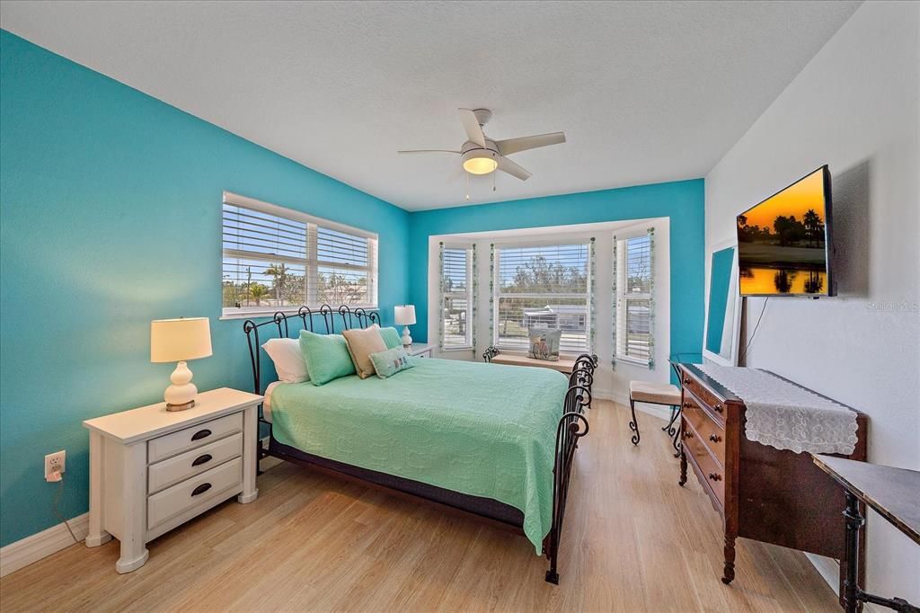 For Sale: $1,500,000 (5 beds, 4 baths, 4054 Square Feet)