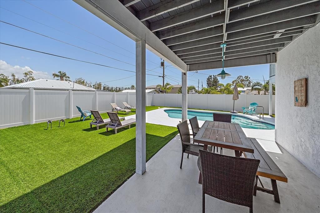 For Sale: $1,500,000 (5 beds, 4 baths, 4054 Square Feet)