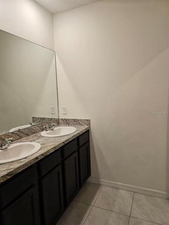 For Sale: $355,000 (5 beds, 3 baths, 2652 Square Feet)