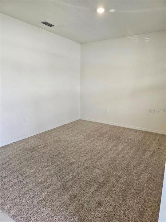 For Sale: $355,000 (5 beds, 3 baths, 2652 Square Feet)