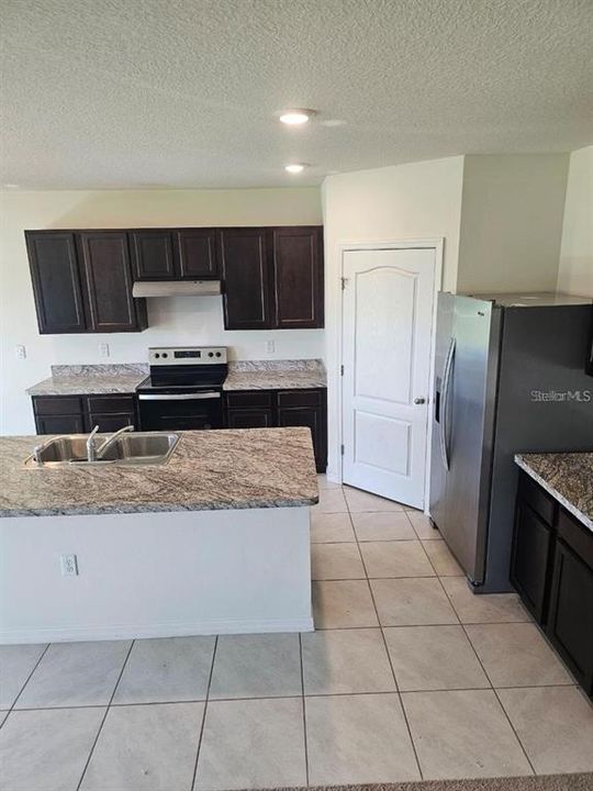 For Sale: $355,000 (5 beds, 3 baths, 2652 Square Feet)