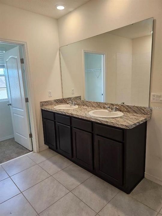 For Sale: $355,000 (5 beds, 3 baths, 2652 Square Feet)