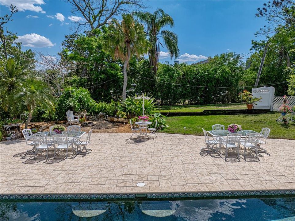 For Sale: $1,290,000 (5 beds, 5 baths, 5656 Square Feet)