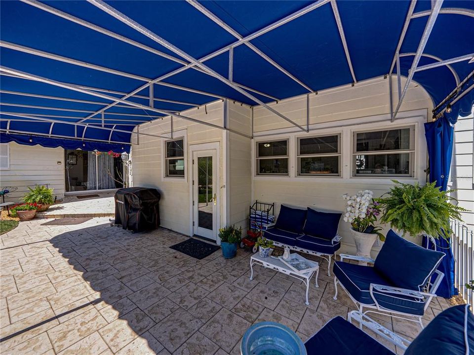 For Sale: $1,290,000 (5 beds, 5 baths, 5656 Square Feet)