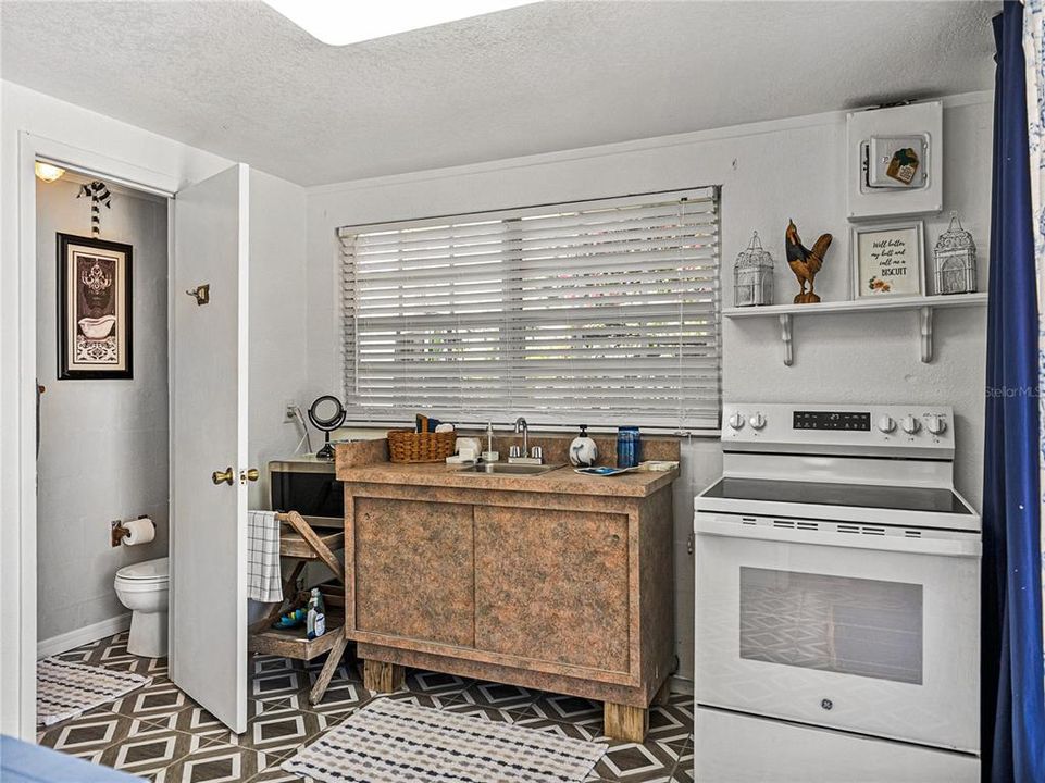 For Sale: $1,290,000 (5 beds, 5 baths, 5656 Square Feet)