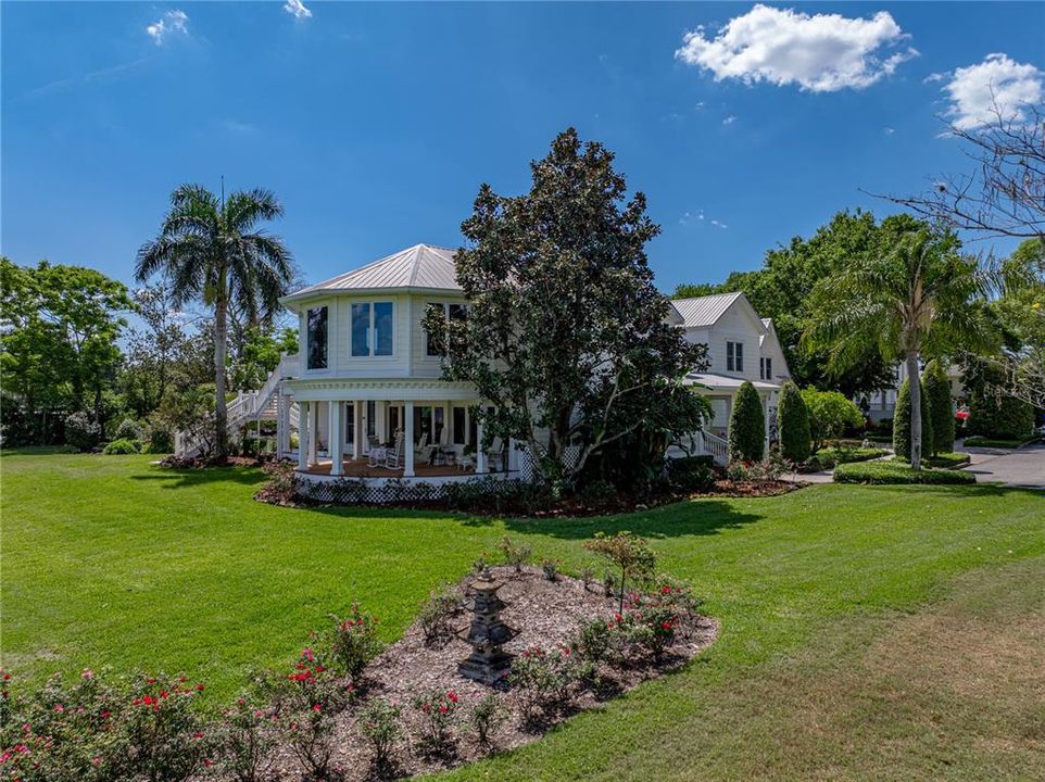 For Sale: $1,290,000 (5 beds, 5 baths, 5656 Square Feet)