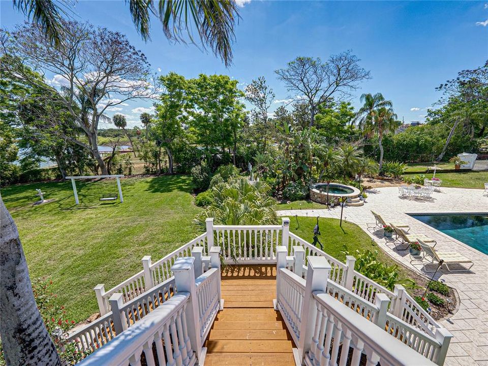 For Sale: $1,290,000 (5 beds, 5 baths, 5656 Square Feet)