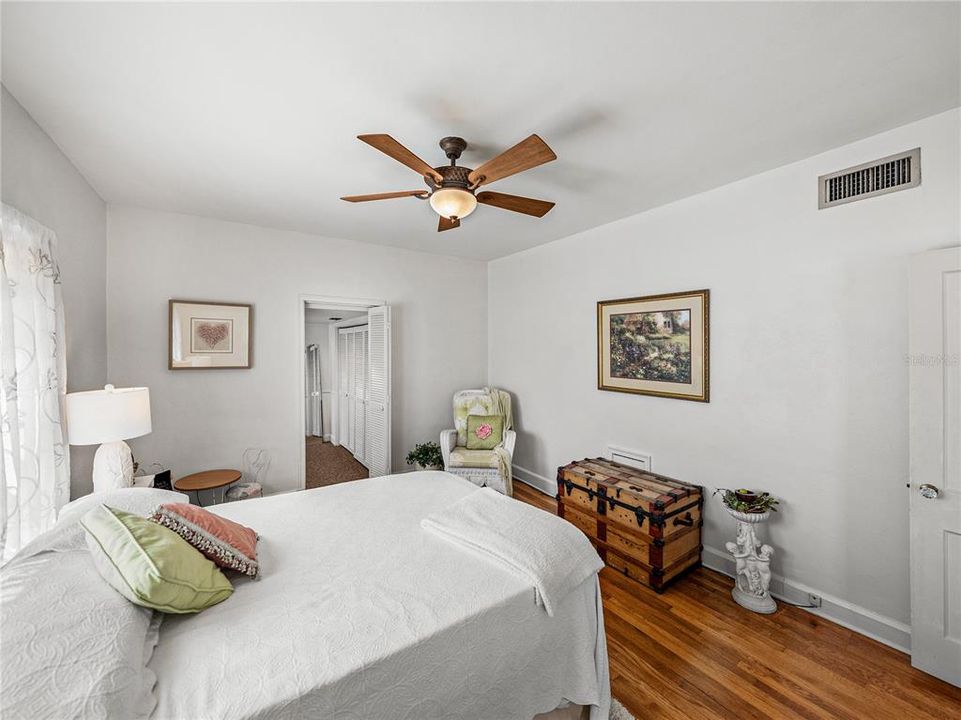 For Sale: $1,290,000 (5 beds, 5 baths, 5656 Square Feet)