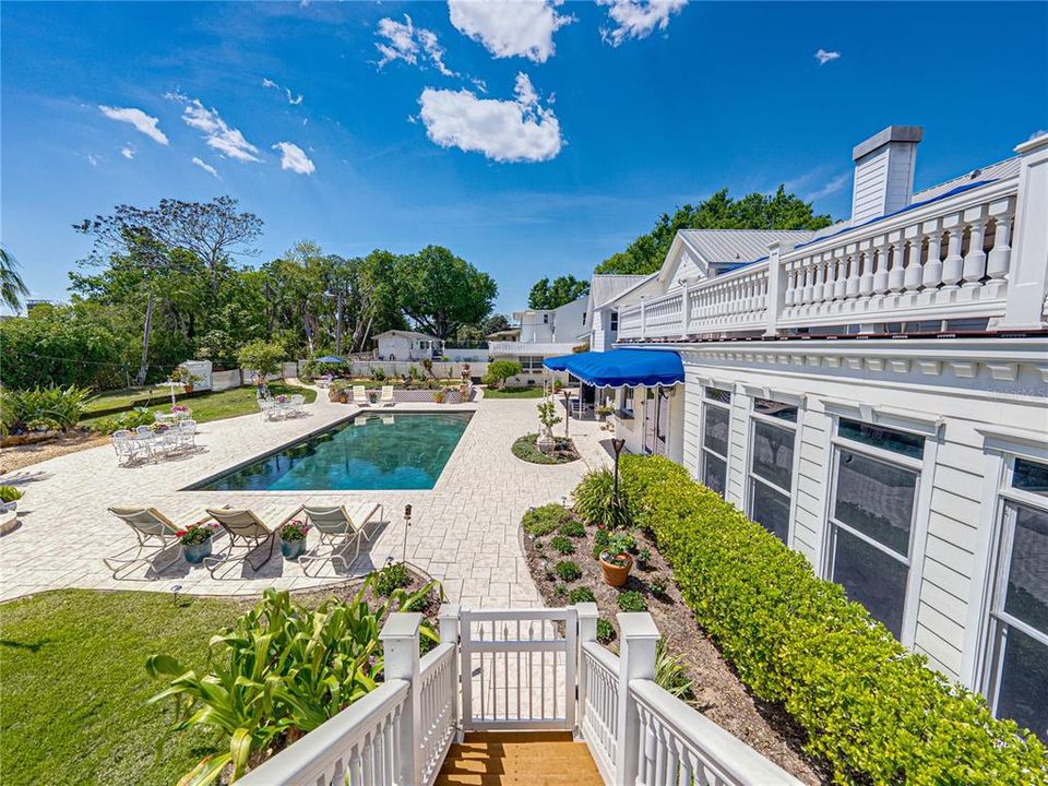 For Sale: $1,290,000 (5 beds, 5 baths, 5656 Square Feet)