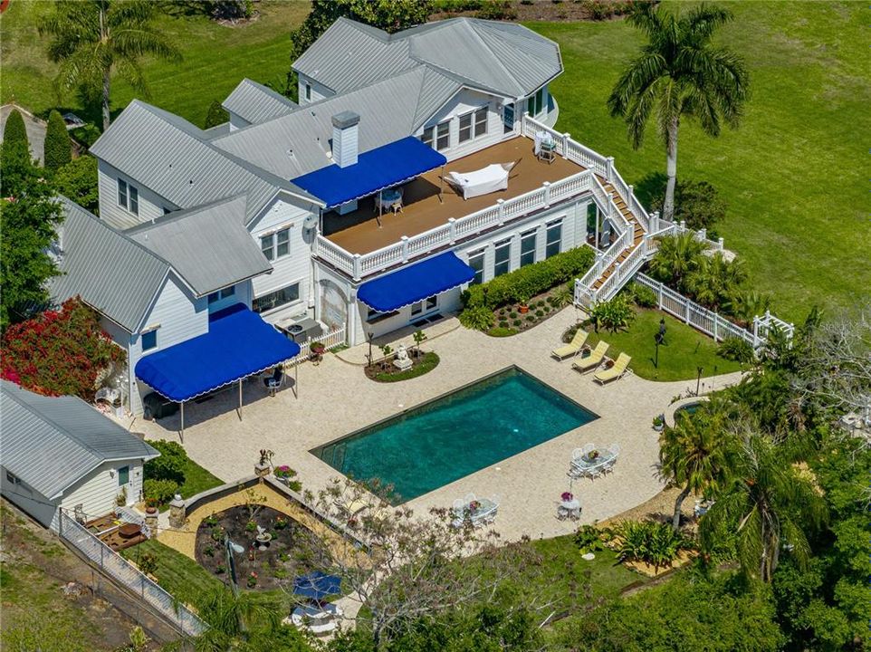 For Sale: $1,290,000 (5 beds, 5 baths, 5656 Square Feet)