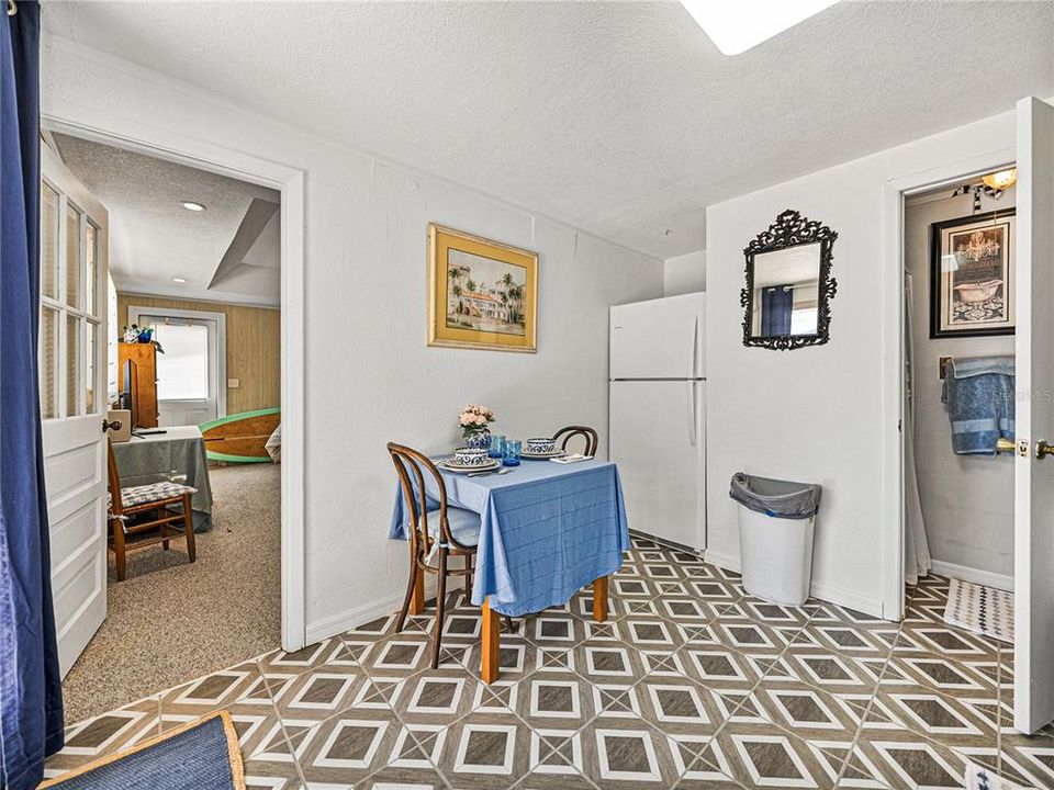 For Sale: $1,290,000 (5 beds, 5 baths, 5656 Square Feet)