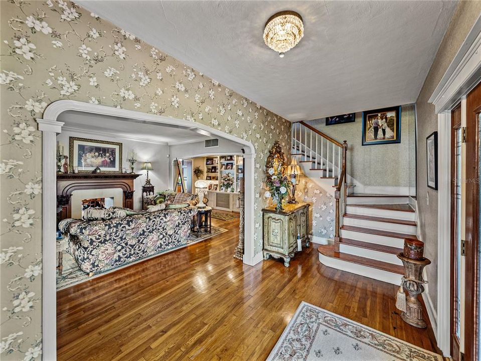 For Sale: $1,290,000 (5 beds, 5 baths, 5656 Square Feet)