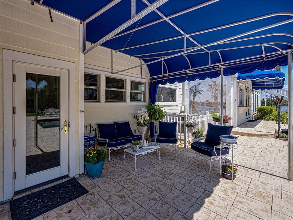 For Sale: $1,290,000 (5 beds, 5 baths, 5656 Square Feet)