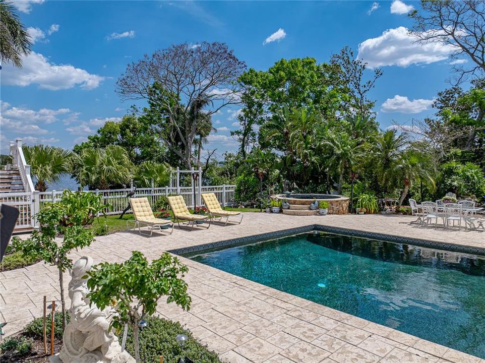 For Sale: $1,290,000 (5 beds, 5 baths, 5656 Square Feet)