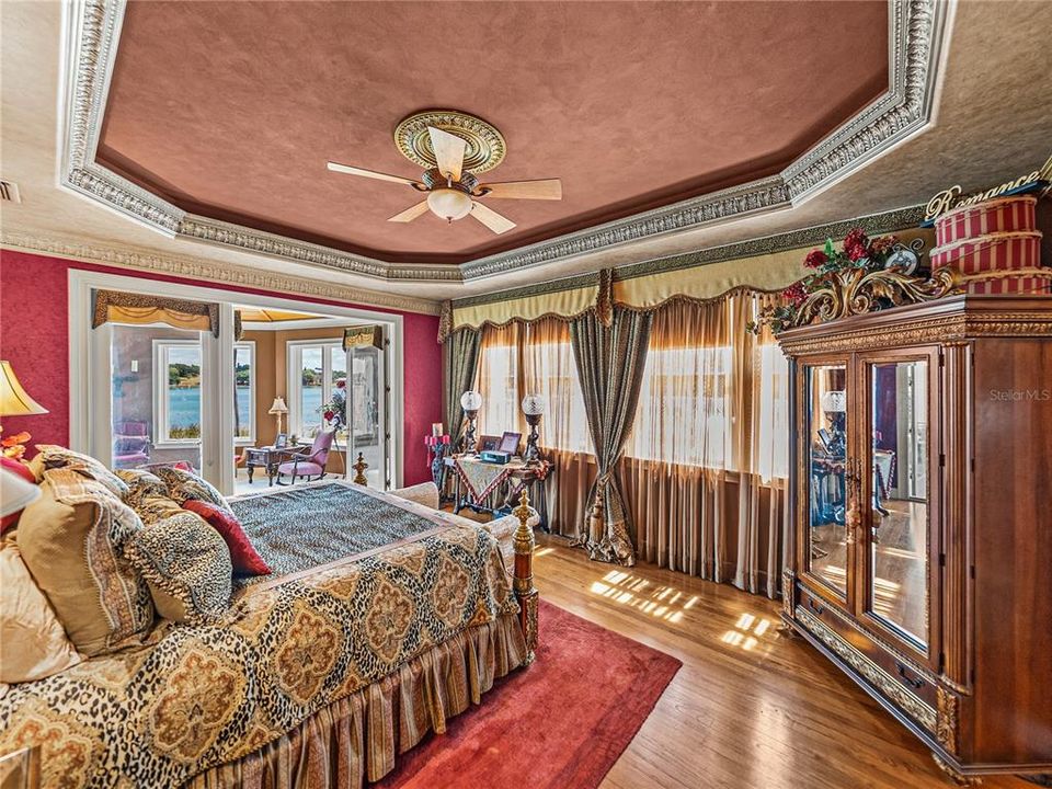 For Sale: $1,290,000 (5 beds, 5 baths, 5656 Square Feet)