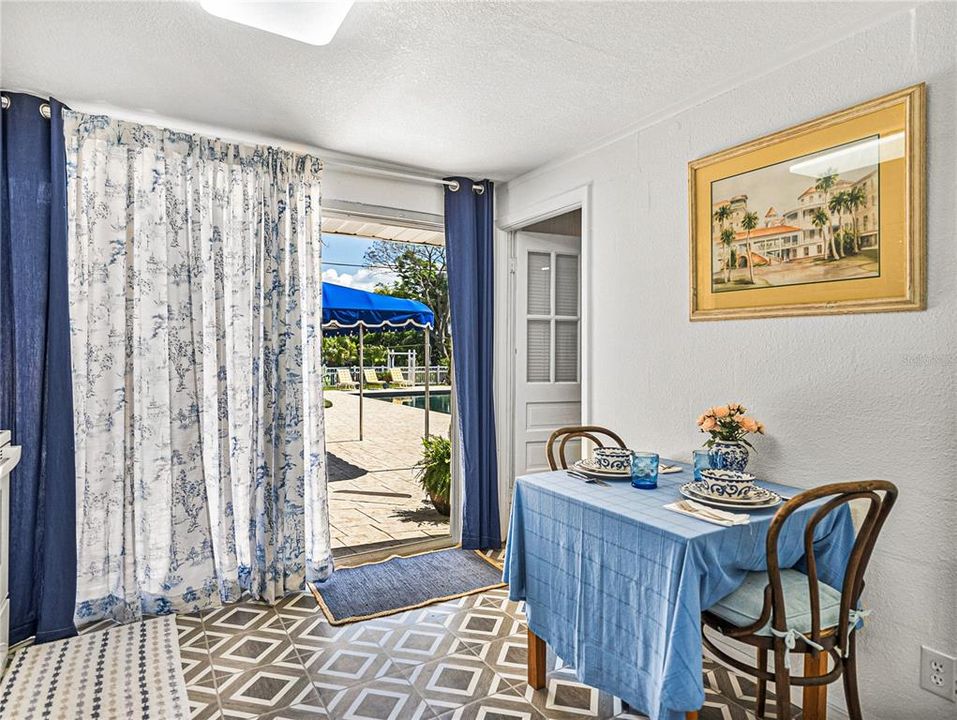 For Sale: $1,290,000 (5 beds, 5 baths, 5656 Square Feet)